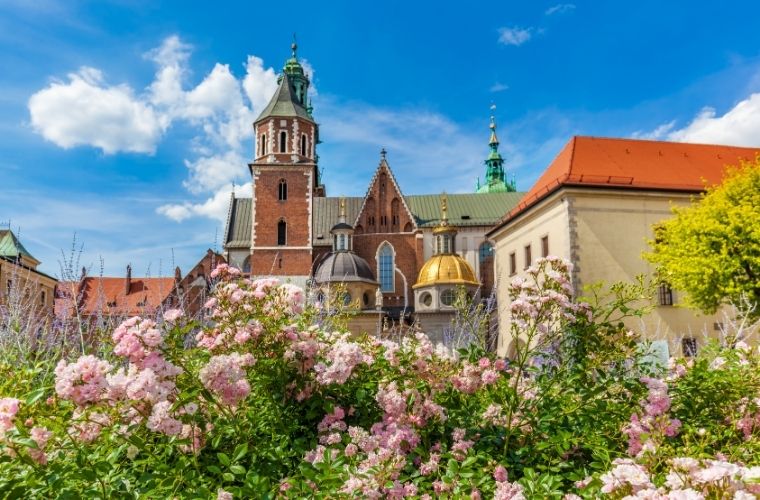 Krakow’un tarihi sokakları ve meydanlarıyla Avrupa’nın en renkli şehirlerinden biri.