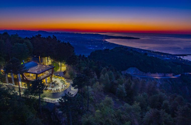 Asarkaya Kent Ormanı'nın doğal yürüyüş yolları ve huzur veren atmosferi.