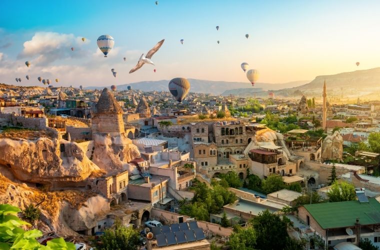 Kapadokya’da balayı - balon turu ve kaya oteller.