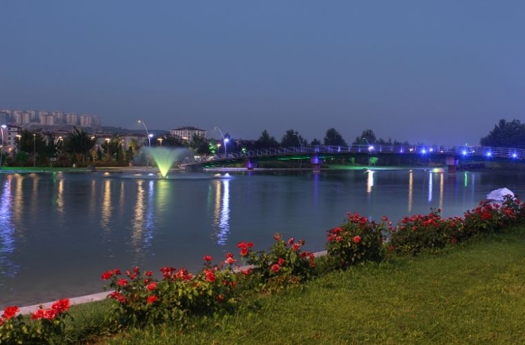 Eskişehir Kentpark’ta yapay plaj ve gölet alanı.
