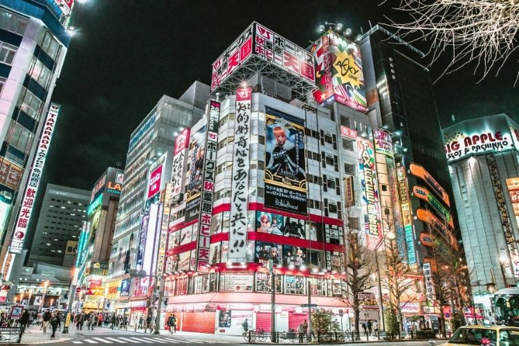 Bir Akihabara manzarası