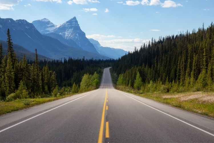 Banff’a ulaşım yolları ve en pratik seyahat seçenekleri.