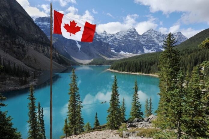 Banff Ulusal Parkı’nın doğa rotalarıyla Kanada keşfi için rehber.