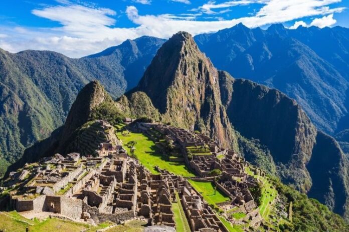 Peru’nun antik şehri Machu Picchu’nun büyüleyici manzarası.