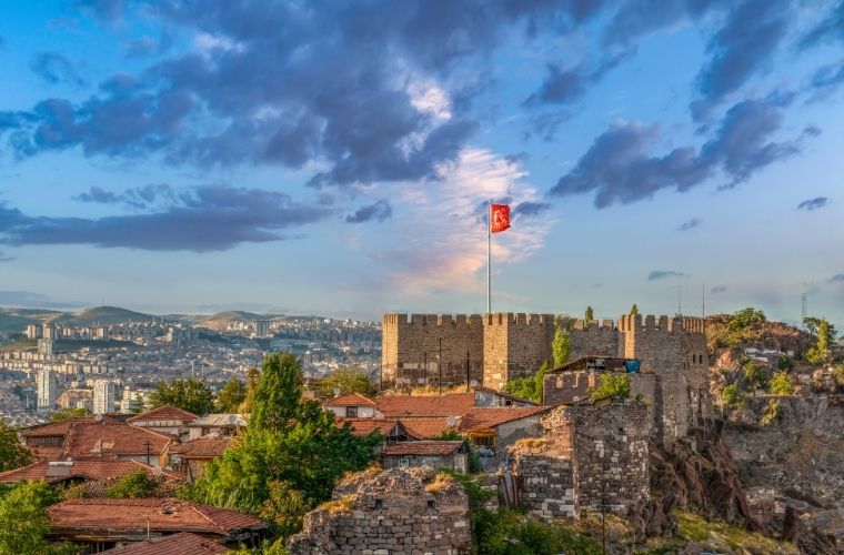 Ankara'da çocuklar için gezilecek yerler listesindeki müzeler ve ailece vakit geçirilebilecek eğlenceli parklar.