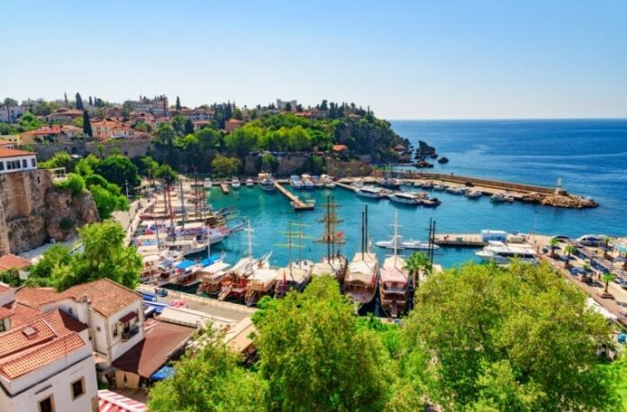 Antalya'da gezilecek yerler rehberi kapak fotoğrafı