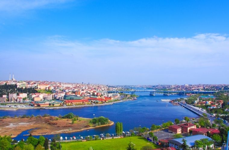 Pierre Loti Tepesi'nden Haliç manzarası.